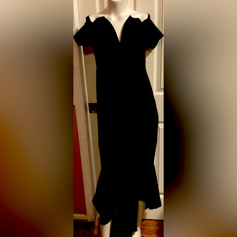 BLACK FITTED DRESS OFF SHOULDER FISHTAIL BOTTOM